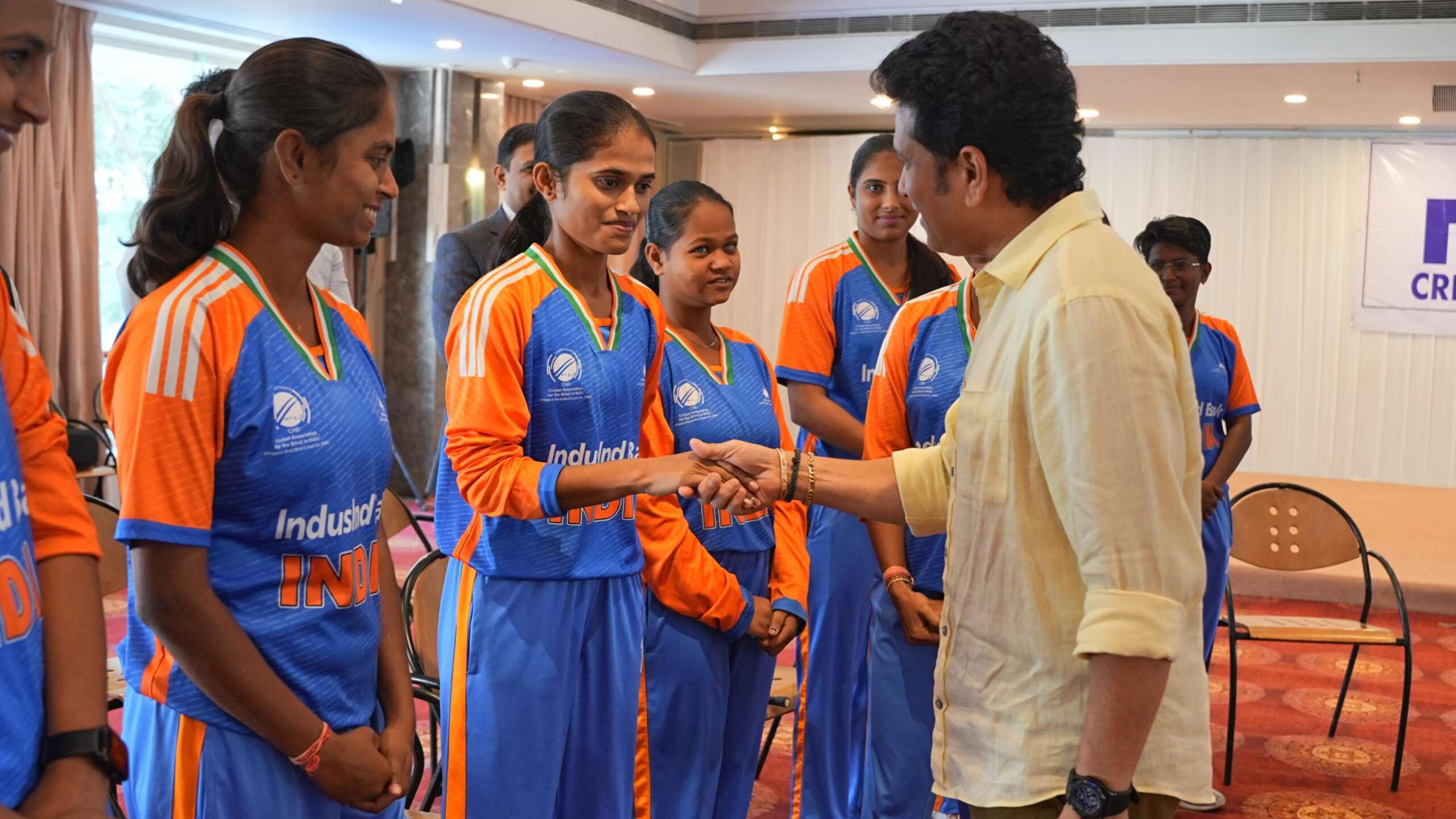 cricket legend sachin tendulkar meets female cricketers