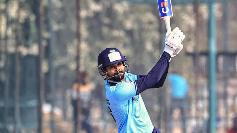 Shreyas Iyer Marks Comeback in Style with Explosive 82 in Vijay Hazare Trophy Thriller